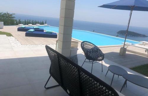 Cucco-Riviere Villa | Unforgettable Oceanfront Villa Blue&Blanc with Pool