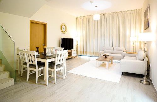 Al-Fujairah Villa | Oceanfront Villa with Private Beach and Pool, Rated 9.6