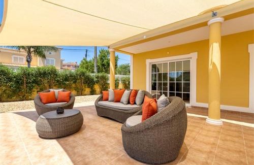 Cerro do Mocho Villa | Elegant Villa Carrah - Heated Pool Near Quinta da Lago
