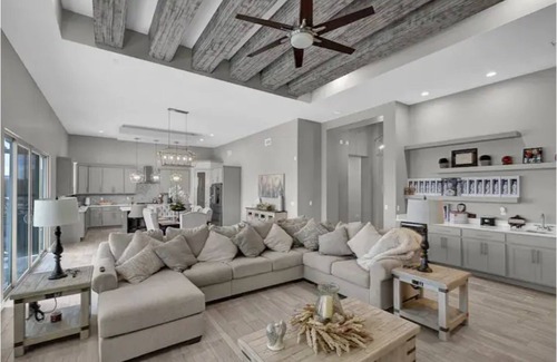 Biggs Field Villa | Exceptional Casa Del Sol Villa with Private Pool & Kitchen