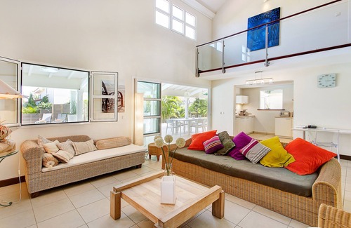 Saint-Francois Villa | Elegant Villa Champagne: Oceanfront Retreat with Pool
