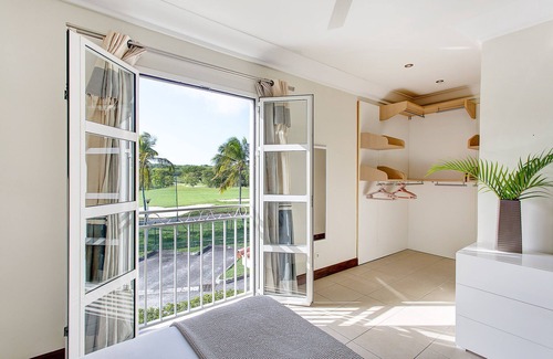 Saint-Francois Villa | Elegant Villa Champagne: Oceanfront Retreat with Pool