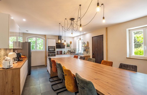 Carcassonne House | Unique Family Getaway with Panoramic Views of Carcassonne