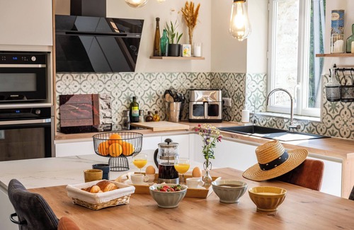 Carcassonne House | Unique Family Getaway with Panoramic Views of Carcassonne