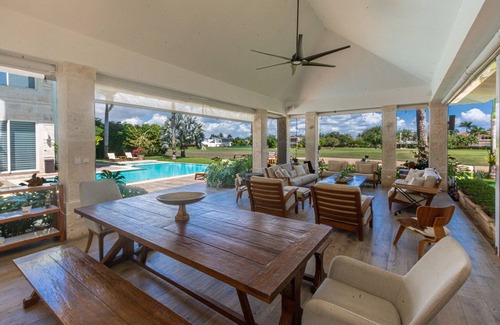 Las Palmas Villa | Beachside Villa with Private Pool and Ocean Views