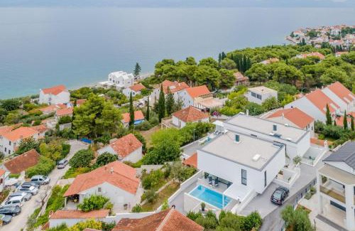 Cove Makarac (Milna) Villa | Elegant Villa Complex with Ocean Views and Family Amenities