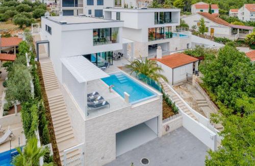 Cove Makarac (Milna) Villa | Elegant Villa Complex with Ocean Views and Family Amenities