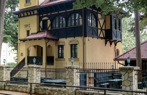 Ilidza Villa | Elegant Villa Emina: Pool, Spa & Family-Friendly Retreat