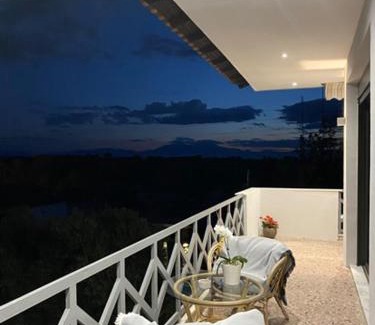Sozopolis House | Oceanfront Villa Esmeralda: Guest Rated 9.6/10