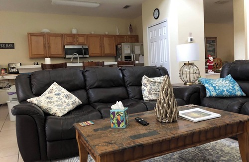 Highgate Park House | Luxury Villa, Gated Community, NON OVERLOOKED POOL FREE POOL HEAT 8.9m to DISNEY