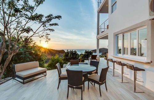 Granada House | Luxury Villa | Infinity Pool. Pacific Oceanview