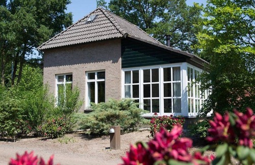 Uden Villa | Relaxing Retreat at Bedafse Bergen - Pet Friendly & Pool