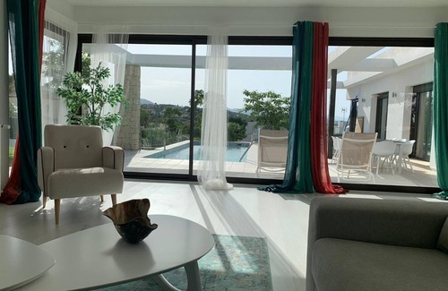 Javea House | Elegant Villa in Jávea with Private Pool & Spa Amenities