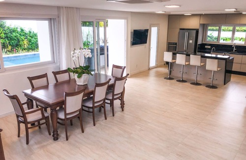 Jurere House | Elegant Villa with Ocean View in Jurerê Internacional