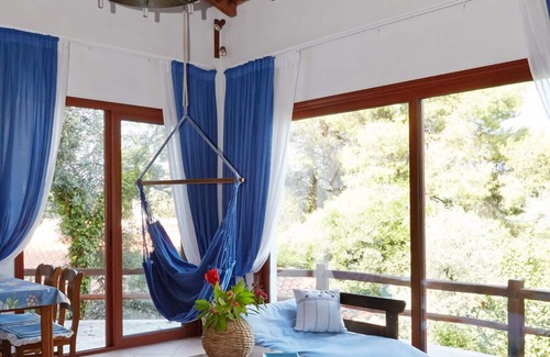 Koukounaries Villa | Exclusive Villa in Koukounaries with Oceanfront Pool