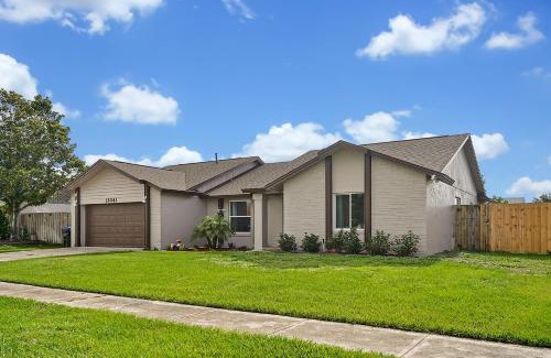 Orlando Villa | Comfortable Villa Near Disney with Pool & Family Amenities