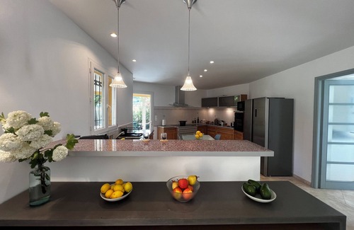 Draguignan Villa | Delightful Stay in Provence with Ocean View and Pool Access