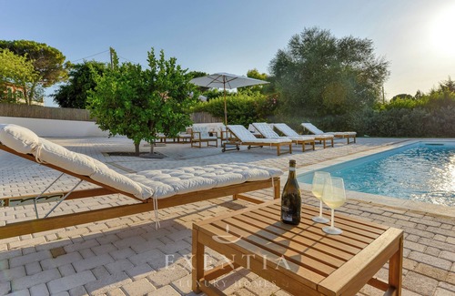Isola Villa | South Syracuse Villa: Oceanfront Pool Retreat Awaits You