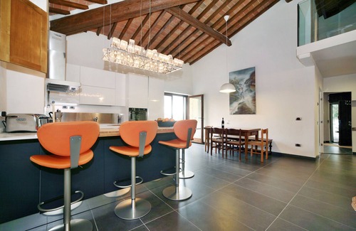 Florence Villa | Exquisite Villa Retreat in the Scenic Florentine Hills