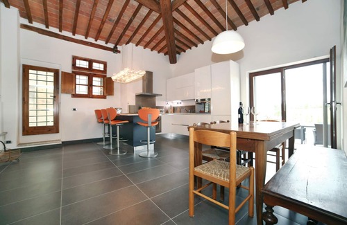Florence Villa | Exquisite Villa Retreat in the Scenic Florentine Hills