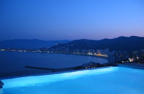Faro de Cullera Villa | Elegant Villa on Valencia Coast with Infinity Pool & Ocean View