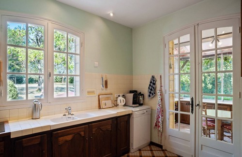 Velines Villa | Enchanting Villa with Private Garden in Vélines - 10/10 Rating
