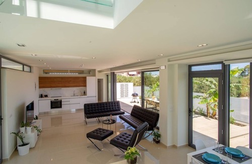 Daratsos Villa | Premier Villa L1: Beachside Retreat with Private Pool