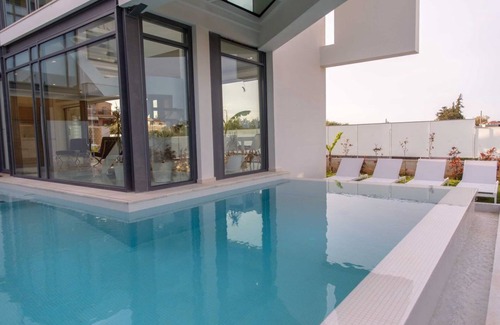Daratsos Villa | Premier Villa L1: Beachside Retreat with Private Pool