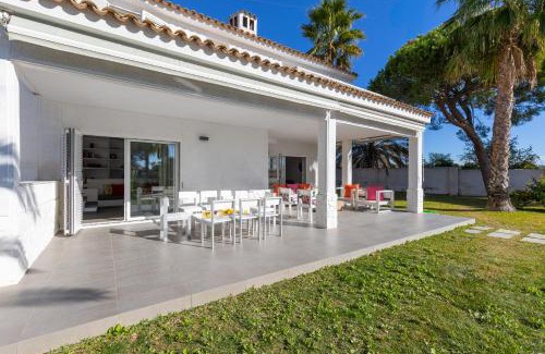 Santa Pola Villa | Premium Villa Salinas: 4-Star Family-Friendly Retreat