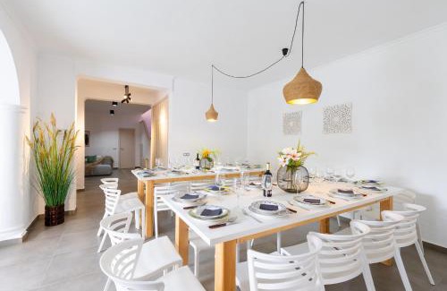 Santa Pola Villa | Premium Villa Salinas: 4-Star Family-Friendly Retreat