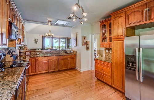 Freeport House | Beachfront Villa with Pool & Ocean Views - Rated 10/10