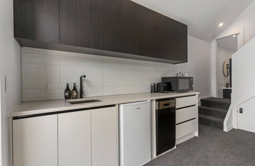 Mangawhai Villa | Romantic Villa Retreat with Breathtaking Views & Kitchen