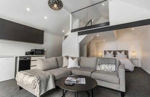 Mangawhai Villa | Romantic Villa Retreat with Breathtaking Views & Kitchen