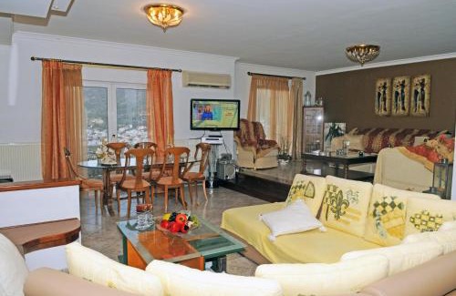 Vathi Apartment | Exclusive Villa Samos: Top-Rated with Hot Tub & Family Friendly