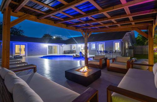 Golden Glades House | Luxury Villa Serena Heated Pool 15 min to Beach
