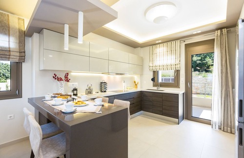 Atsipópoulon Villa | Idyllic Villa Surrounded by Nature with Private Pool