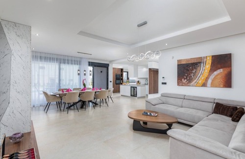 Jursici Villa | Discover Splendour Skicini-Pula: Pool & Private Garden Oasis