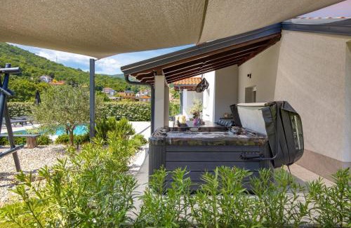 Mihotici Villa | Elegant Villa Sušanj: 5-Star Retreat with Pool & Hot Tub