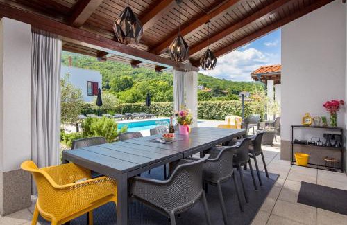 Mihotici Villa | Elegant Villa Sušanj: 5-Star Retreat with Pool & Hot Tub