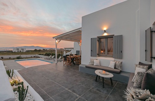 Kastraki Villa | Tranquillity Villa: 4 BR with Private Pool, Steps to Beach