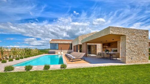Brtonigla Villa | Elegant Villa Vigneto with Heated Pool & Ocean View
