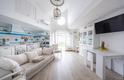 Maiori Villa | Elegant Villa Vittoria with Breakfast & Family-Friendly Perks