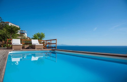Maiori Villa | Elegant Villa Vittoria with Breakfast & Family-Friendly Perks