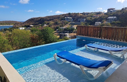 Calivigny Apartment | Elegant Villa Retreat with Private Pool & Breakfast Included