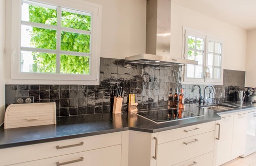 Sault Villa | Luxury villa with a large pool, tennis and sauna
