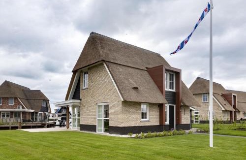 Delfstrahuizen Villa | Serene Villa with Sauna by Tjeukemeer - Family & Pet Friendly