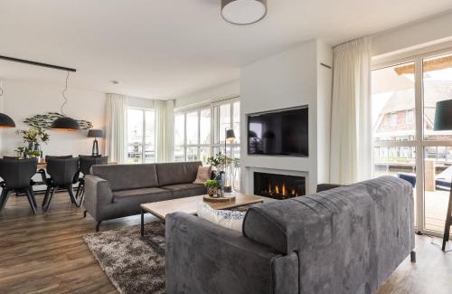 Delfstrahuizen Villa | Serene Villa with Sauna by Tjeukemeer - Family & Pet Friendly