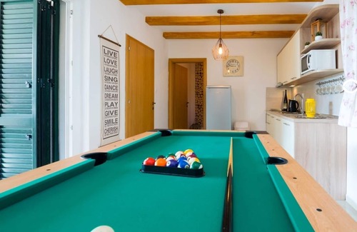 Novigrad House | Exquisite Villa with Pool and Ocean Views in Novigrad