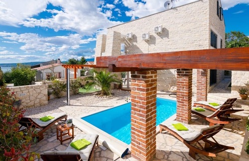 Novigrad House | Exquisite Villa with Pool and Ocean Views in Novigrad