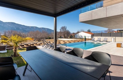 Baska House | Elegant Villa with Pool and Oceanfront Views in Baška